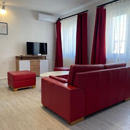 Newly Renovated 2 Rooms Apartment Downtown Нитра Экстерьер фото